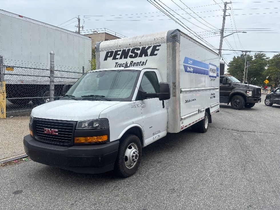 Light Duty Box Truck-Light and Medium Duty Trucks-GMC-2021-Savana G33903-Jamaica-NY-114,762\n\t\tmiles-$ 25,750 - Image 3