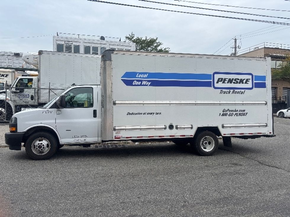 Light Duty Box Truck-Light and Medium Duty Trucks-GMC-2021-Savana G33903-Jamaica-NY-114,762\n\t\tmiles-$ 25,750 - Image 4