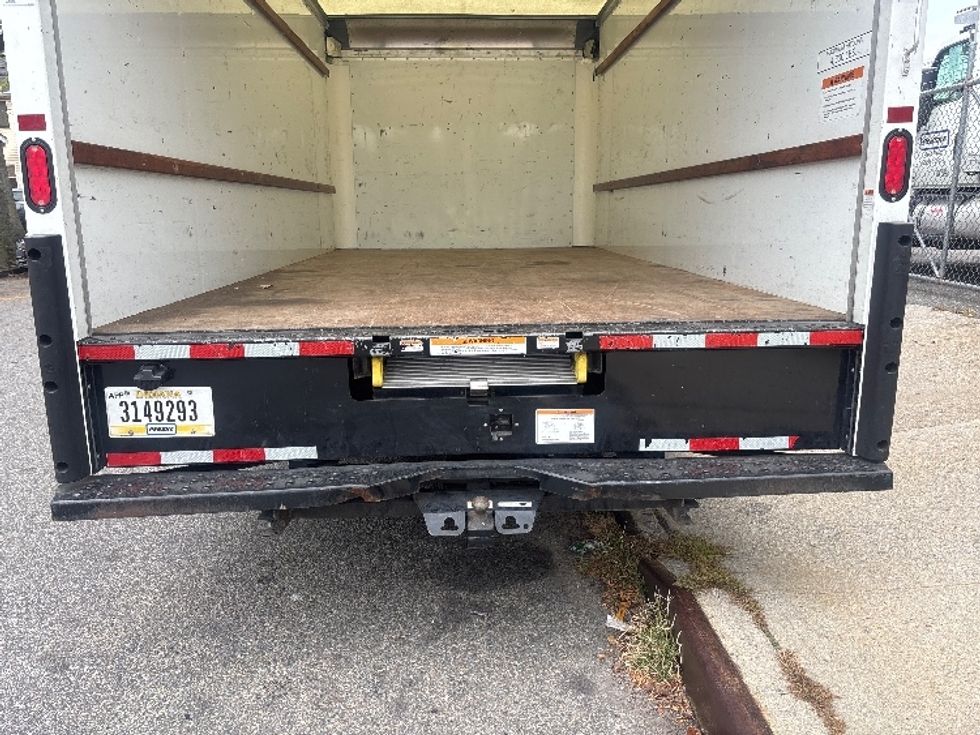 Light Duty Box Truck-Light and Medium Duty Trucks-GMC-2021-Savana G33903-Jamaica-NY-114,762\n\t\tmiles-$ 25,750 - Image 9