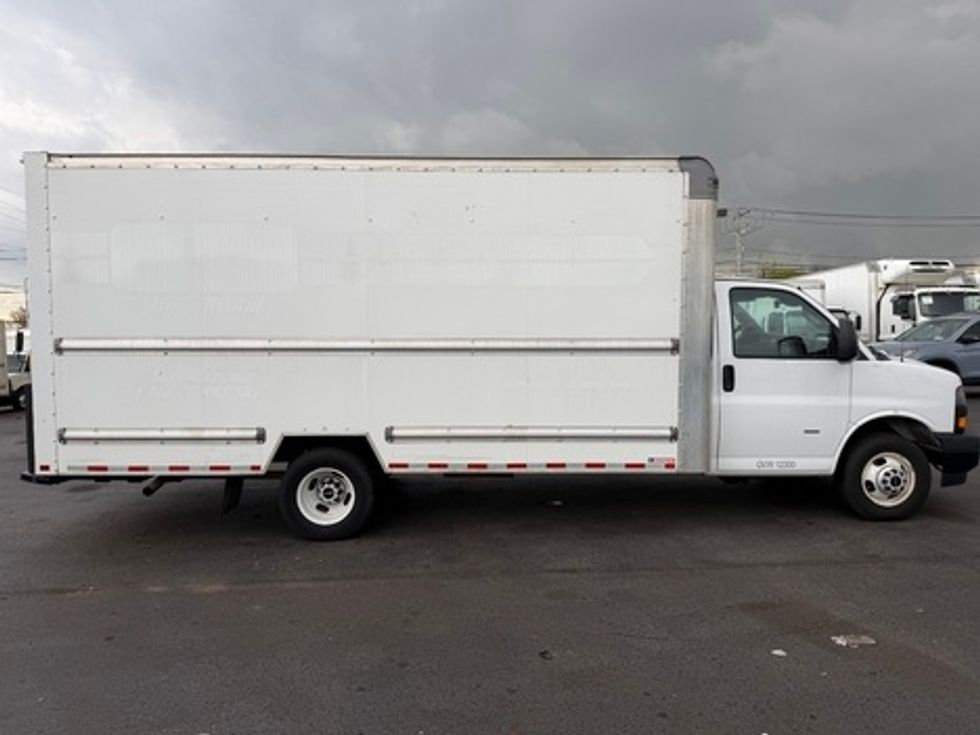 Light Duty Box Truck-Light and Medium Duty Trucks-GMC-2021-Savana G33903-Jamaica-NY-115,022\n\t\tmiles-$ 29,750 - Image 15