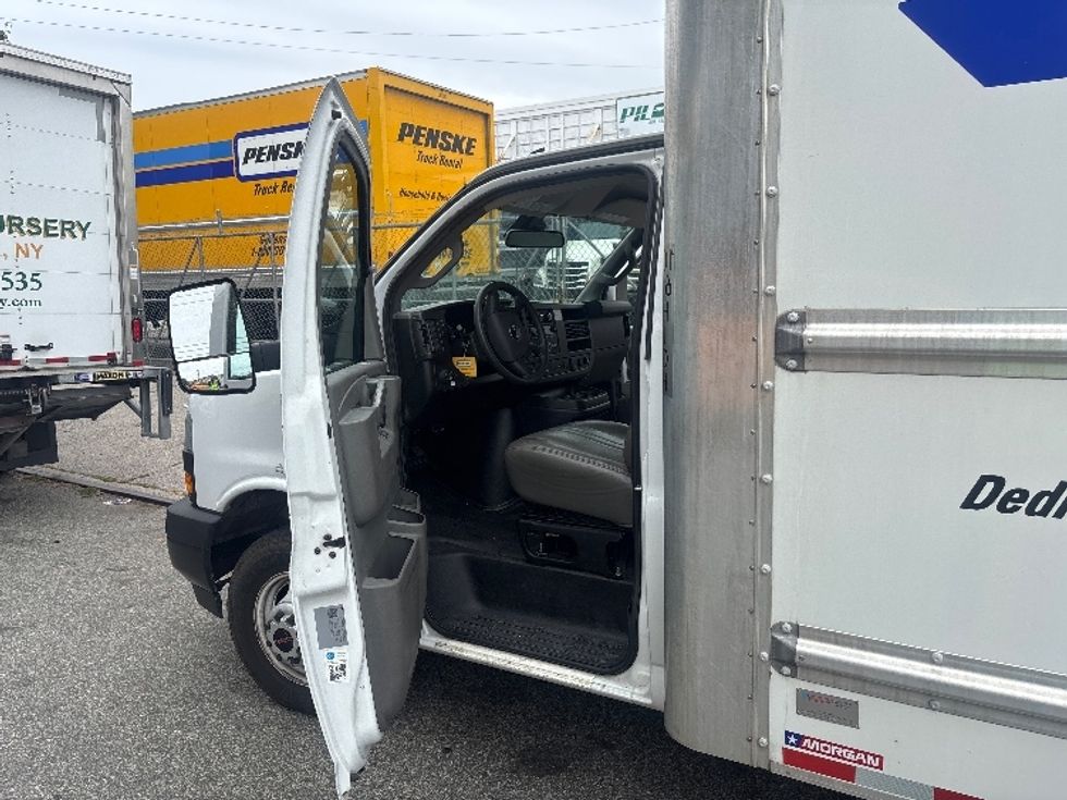 Light Duty Box Truck-Light and Medium Duty Trucks-GMC-2021-Savana G33903-Jamaica-NY-115,022\n\t\tmiles-$ 29,750 - Image 16