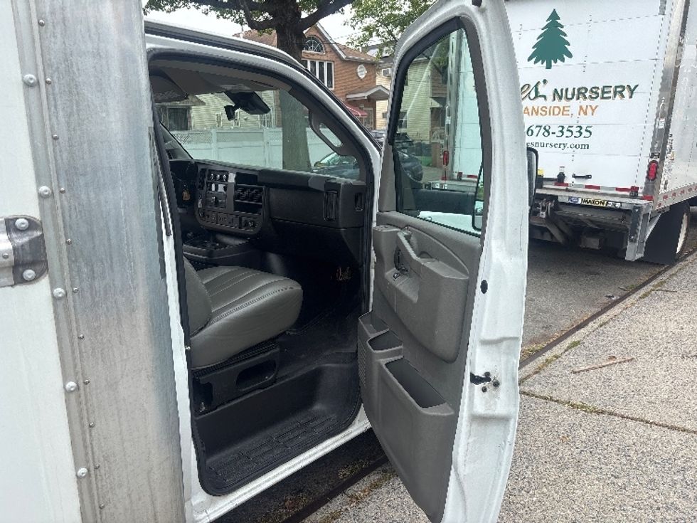 Light Duty Box Truck-Light and Medium Duty Trucks-GMC-2021-Savana G33903-Jamaica-NY-115,022\n\t\tmiles-$ 29,750 - Image 20