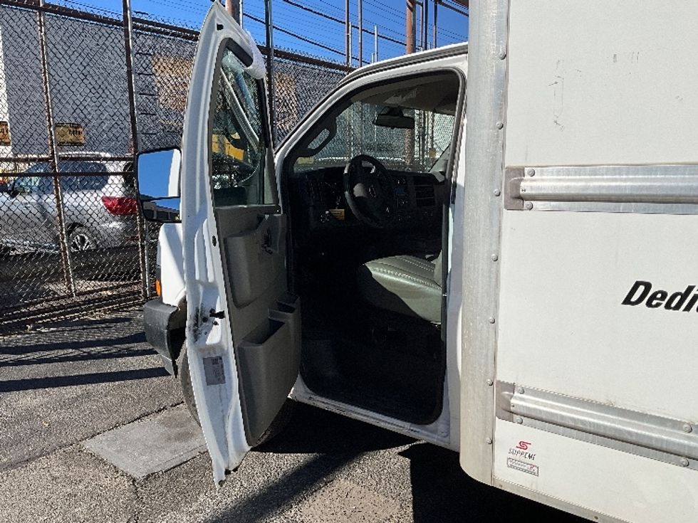 Light Duty Box Truck-Light and Medium Duty Trucks-GMC-2021-Savana G33903-Jamaica-NY-97,199\n\t\tmiles-$ 29,750 - Image 16