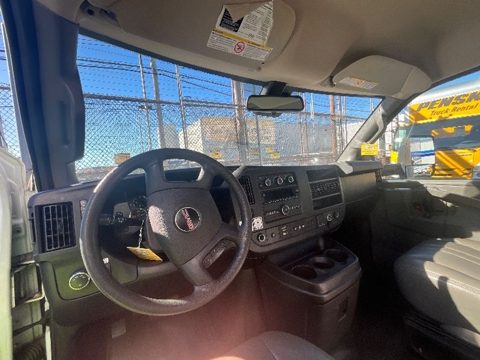 Light Duty Box Truck-Light and Medium Duty Trucks-GMC-2021-Savana G33903-Jamaica-NY-97,199\n\t\tmiles-$ 29,750 - Image 17