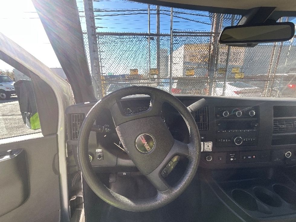 Light Duty Box Truck-Light and Medium Duty Trucks-GMC-2021-Savana G33903-Jamaica-NY-97,199\n\t\tmiles-$ 29,750 - Image 18