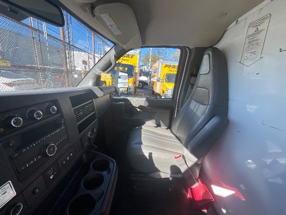 Light Duty Box Truck-Light and Medium Duty Trucks-GMC-2021-Savana G33903-Jamaica-NY-97,199\n\t\tmiles-$ 29,750 - Image 19