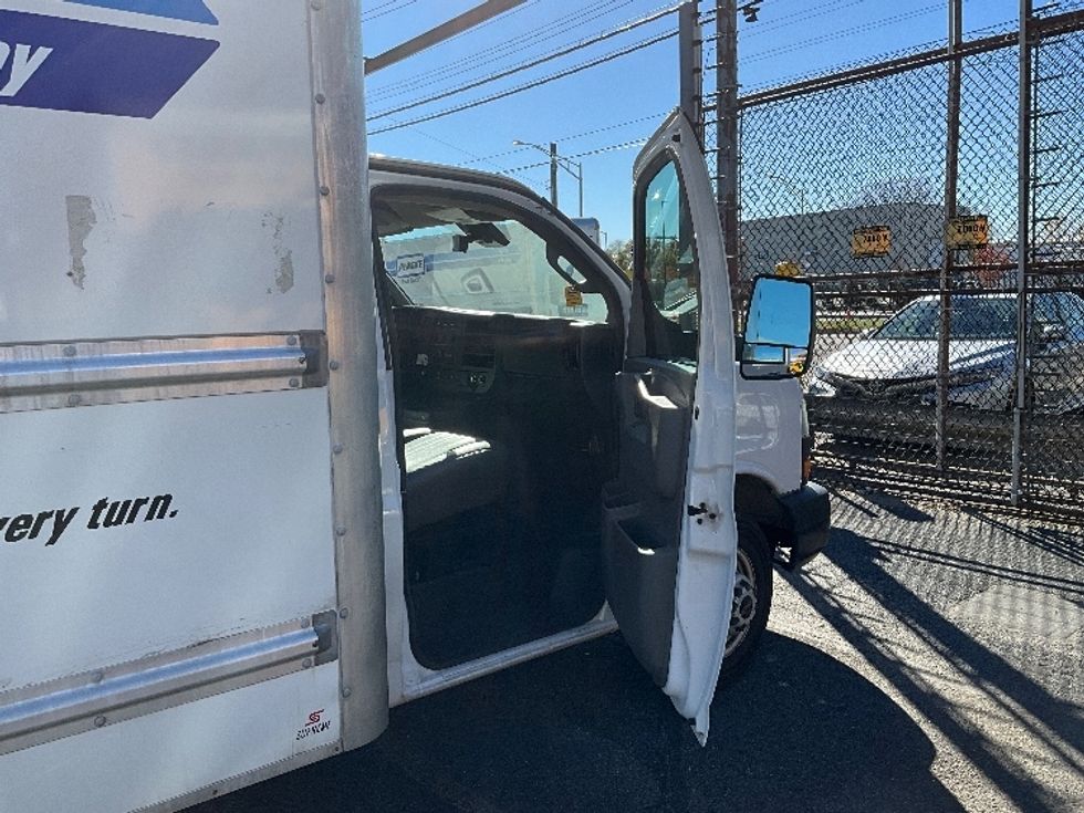 Light Duty Box Truck-Light and Medium Duty Trucks-GMC-2021-Savana G33903-Jamaica-NY-97,199\n\t\tmiles-$ 29,750 - Image 20