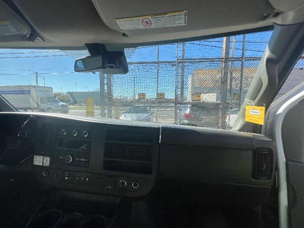 Light Duty Box Truck-Light and Medium Duty Trucks-GMC-2021-Savana G33903-Jamaica-NY-97,199\n\t\tmiles-$ 29,750 - Image 21