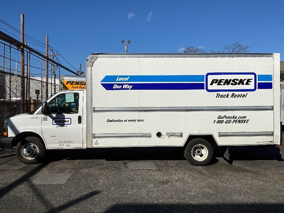 Light Duty Box Truck-Light and Medium Duty Trucks-GMC-2021-Savana G33903-Jamaica-NY-97,199\n\t\tmiles-$ 29,750 - Image 4