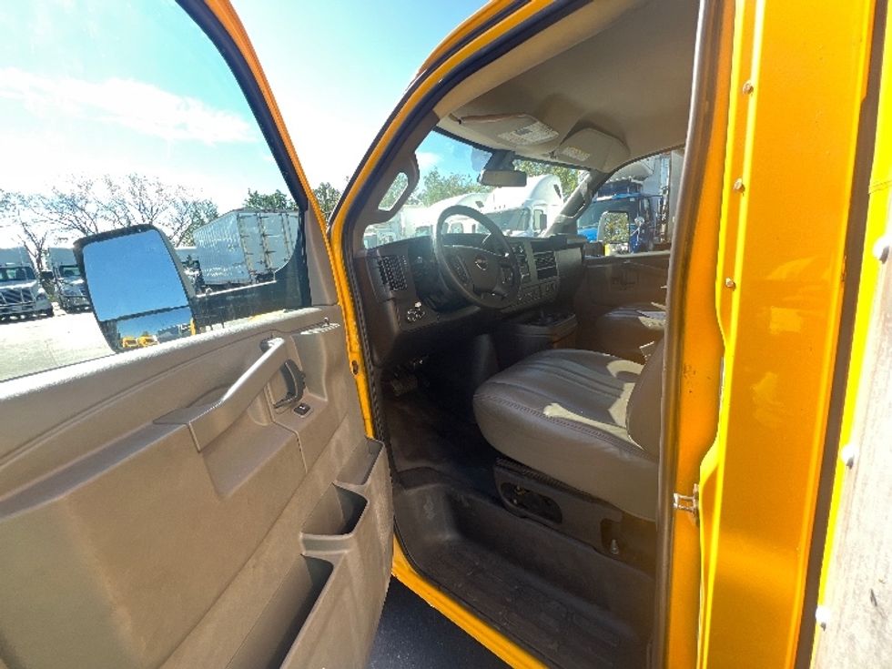 Light Duty Box Truck-Light and Medium Duty Trucks-GMC-2021-Savana G33903-Jessup-MD-117,519\n\t\tmiles-$ 22,000 - Image 16