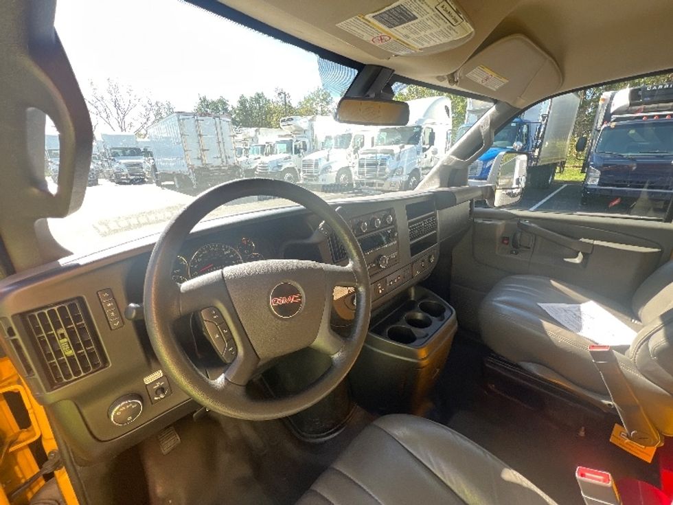 Light Duty Box Truck-Light and Medium Duty Trucks-GMC-2021-Savana G33903-Jessup-MD-117,519\n\t\tmiles-$ 22,000 - Image 17