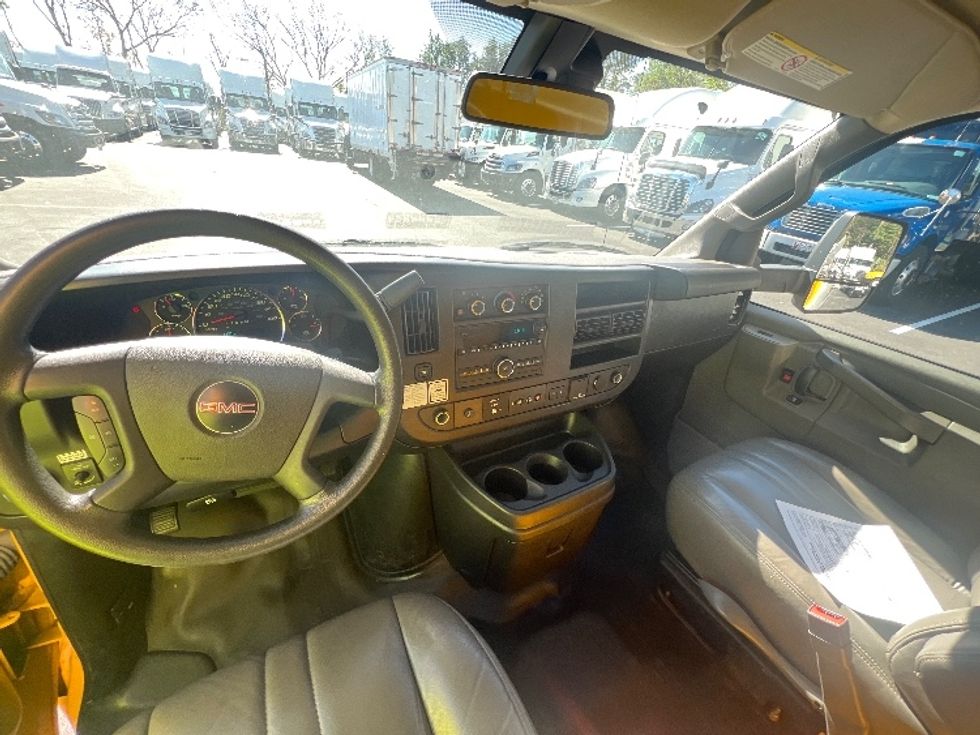 Light Duty Box Truck-Light and Medium Duty Trucks-GMC-2021-Savana G33903-Jessup-MD-117,519\n\t\tmiles-$ 22,000 - Image 18