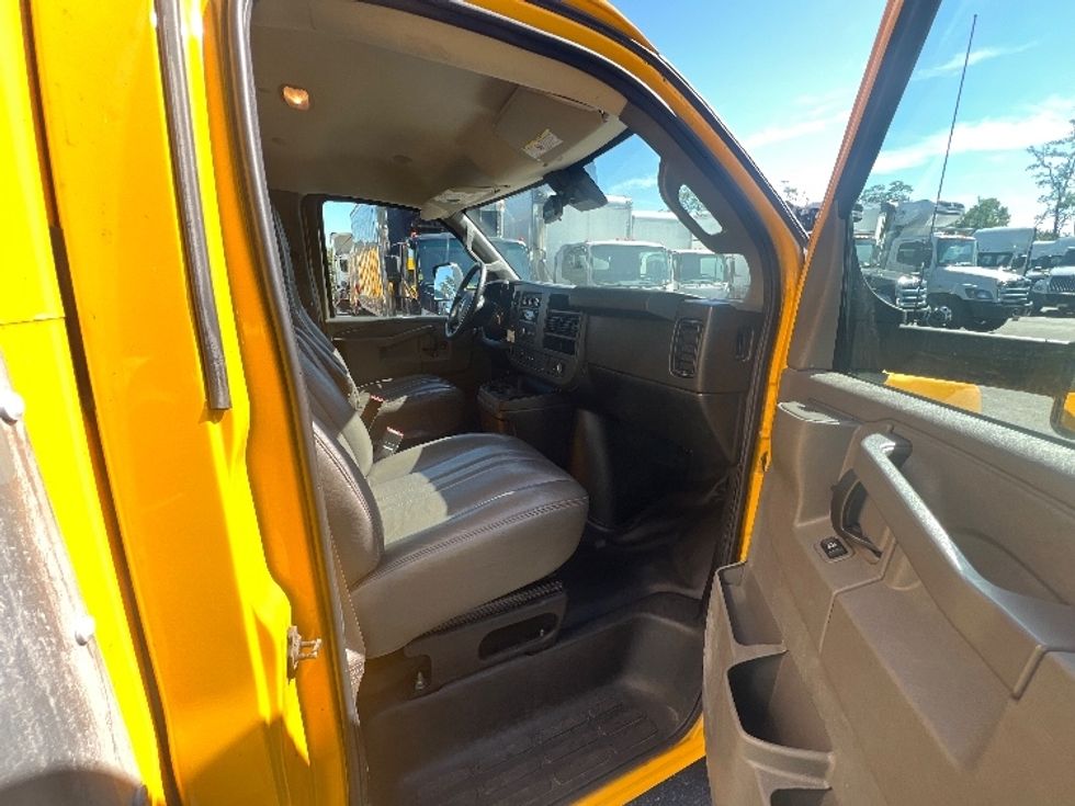 Light Duty Box Truck-Light and Medium Duty Trucks-GMC-2021-Savana G33903-Jessup-MD-117,519\n\t\tmiles-$ 22,000 - Image 20