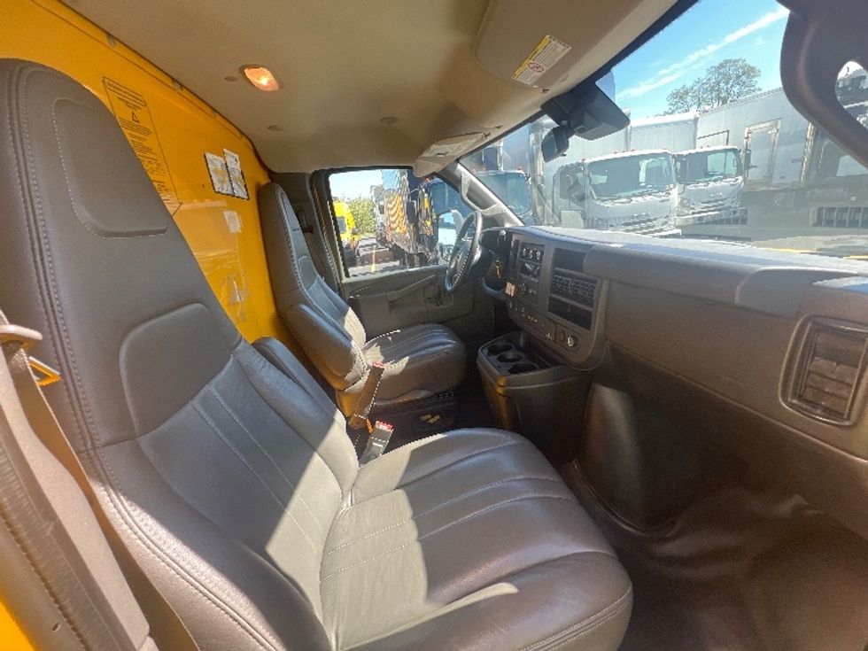 Light Duty Box Truck-Light and Medium Duty Trucks-GMC-2021-Savana G33903-Jessup-MD-117,519\n\t\tmiles-$ 22,000 - Image 22