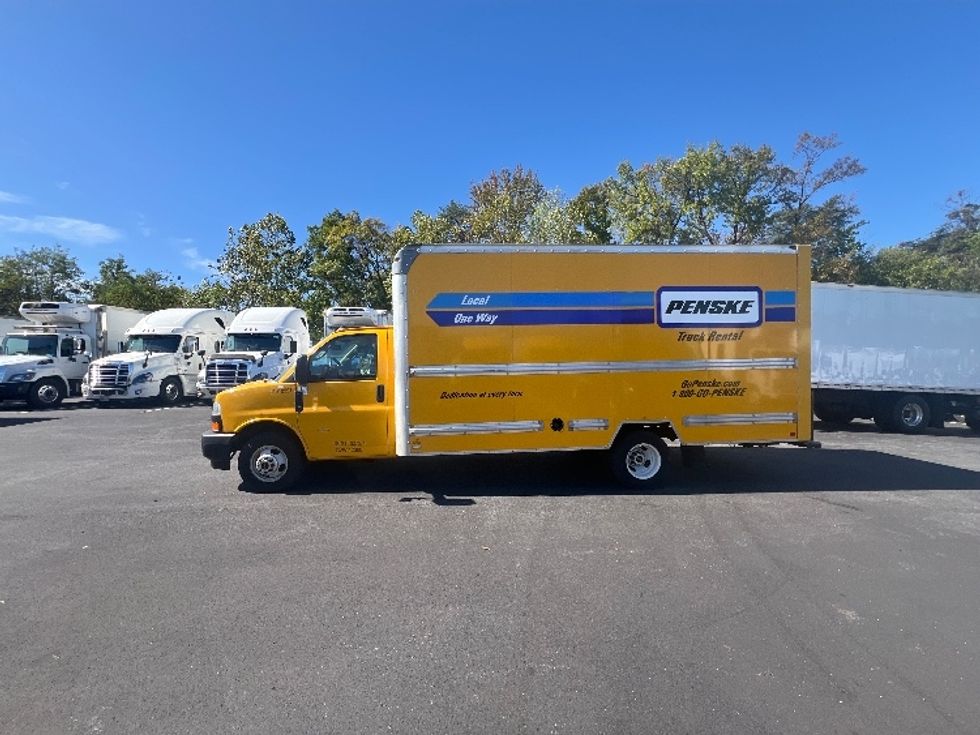 Light Duty Box Truck-Light and Medium Duty Trucks-GMC-2021-Savana G33903-Jessup-MD-117,519\n\t\tmiles-$ 22,000 - Image 4