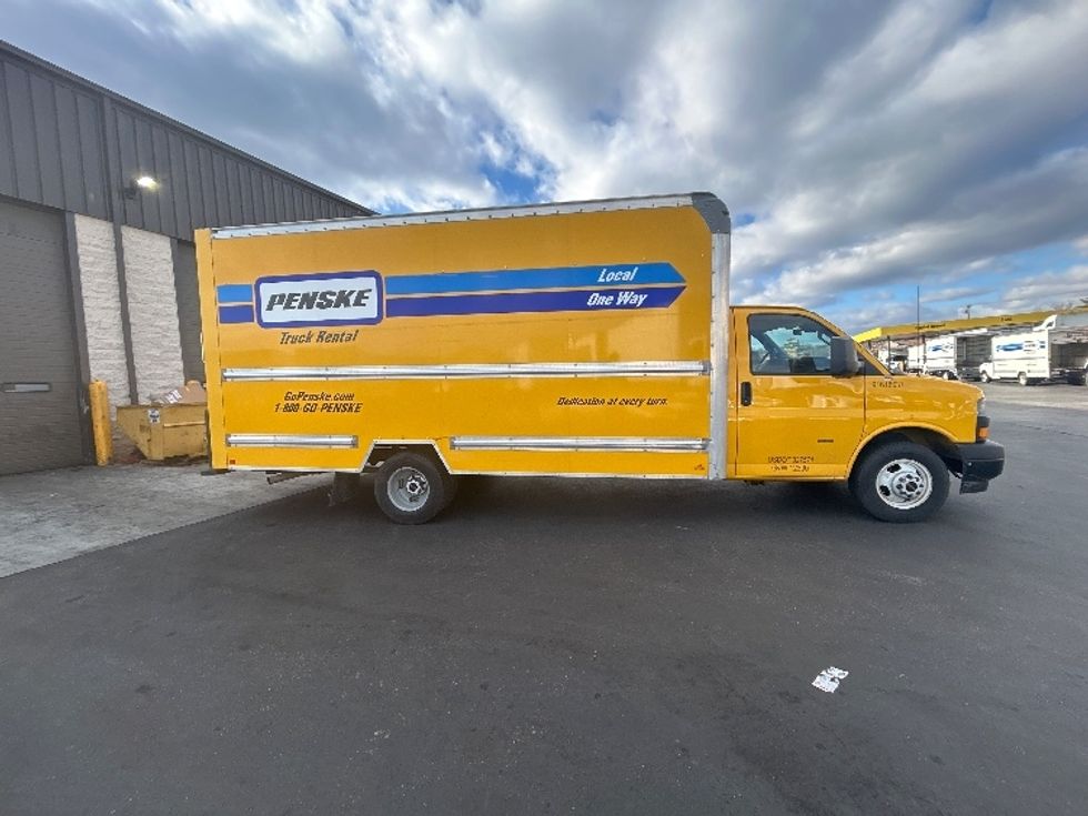 Light Duty Box Truck-Light and Medium Duty Trucks-GMC-2021-Savana G33903-Jessup-MD-93,154\n\t\tmiles-$ 26,500 - Image 15