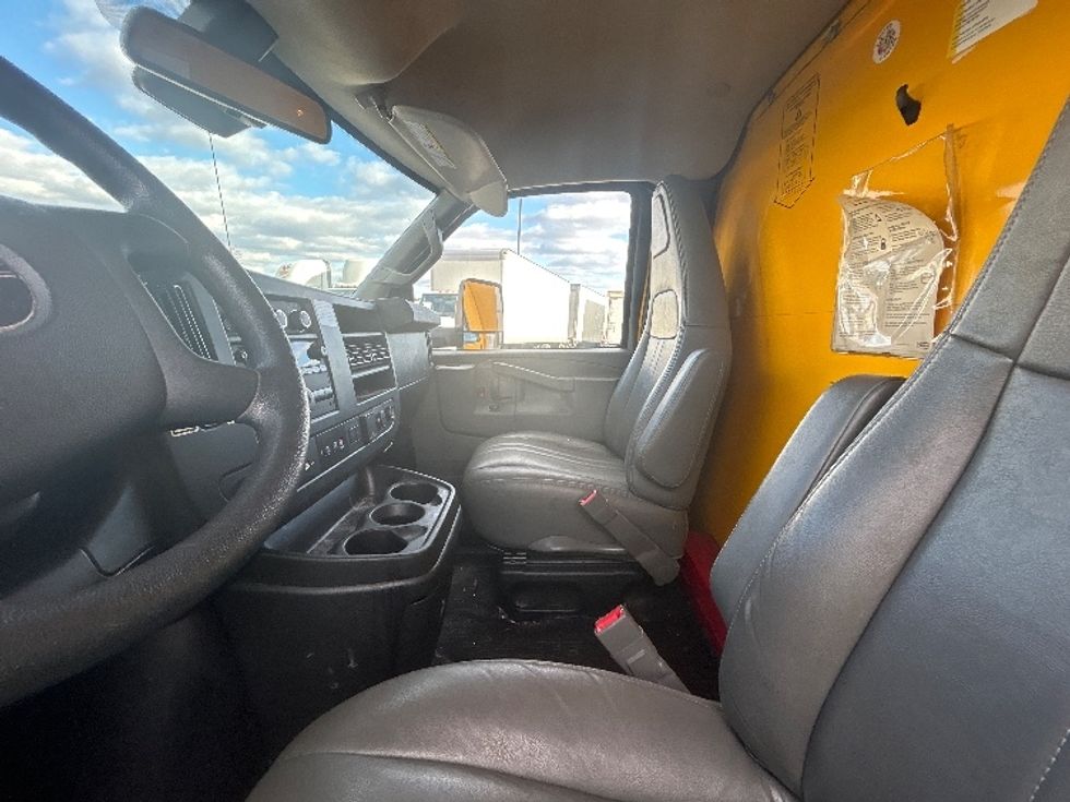 Light Duty Box Truck-Light and Medium Duty Trucks-GMC-2021-Savana G33903-Jessup-MD-93,154\n\t\tmiles-$ 26,500 - Image 19