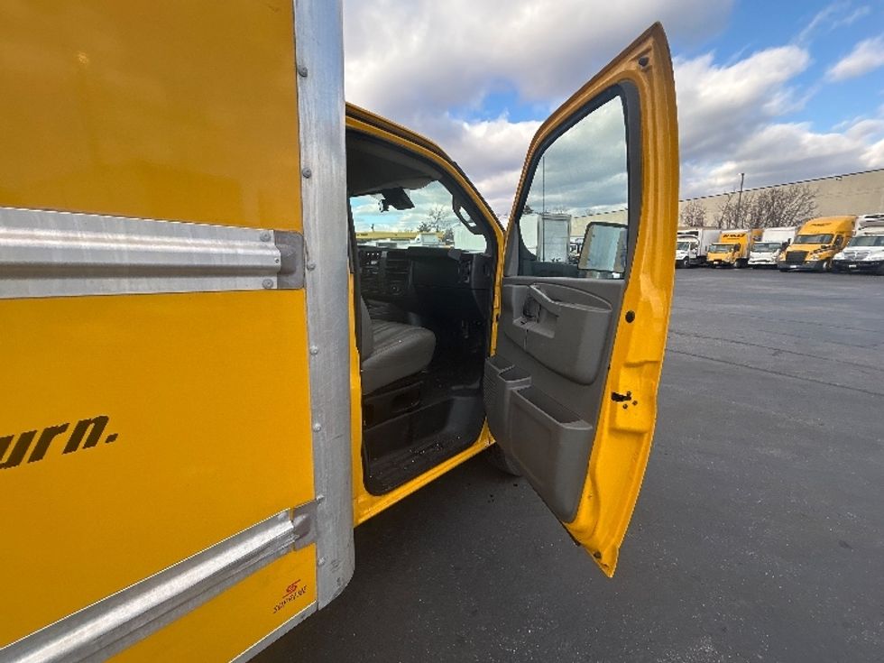 Light Duty Box Truck-Light and Medium Duty Trucks-GMC-2021-Savana G33903-Jessup-MD-93,154\n\t\tmiles-$ 26,500 - Image 20