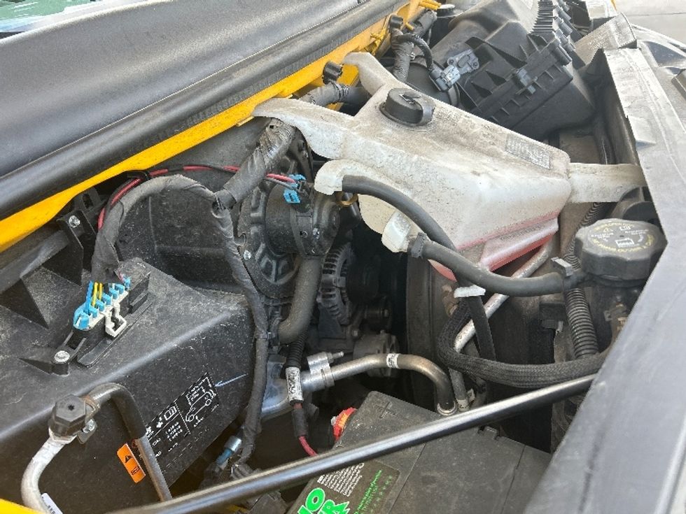 Light Duty Box Truck-Light and Medium Duty Trucks-GMC-2021-Savana G33903-Jessup-MD-93,154\n\t\tmiles-$ 26,500 - Image 23