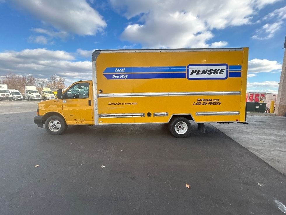 Light Duty Box Truck-Light and Medium Duty Trucks-GMC-2021-Savana G33903-Jessup-MD-93,154\n\t\tmiles-$ 26,500 - Image 4