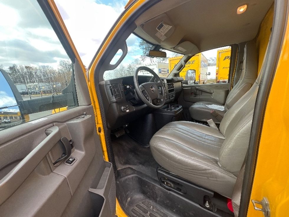 Light Duty Box Truck-Light and Medium Duty Trucks-GMC-2021-Savana G33903-Jessup-MD-97,178\n\t\tmiles-$ 26,000 - Image 16