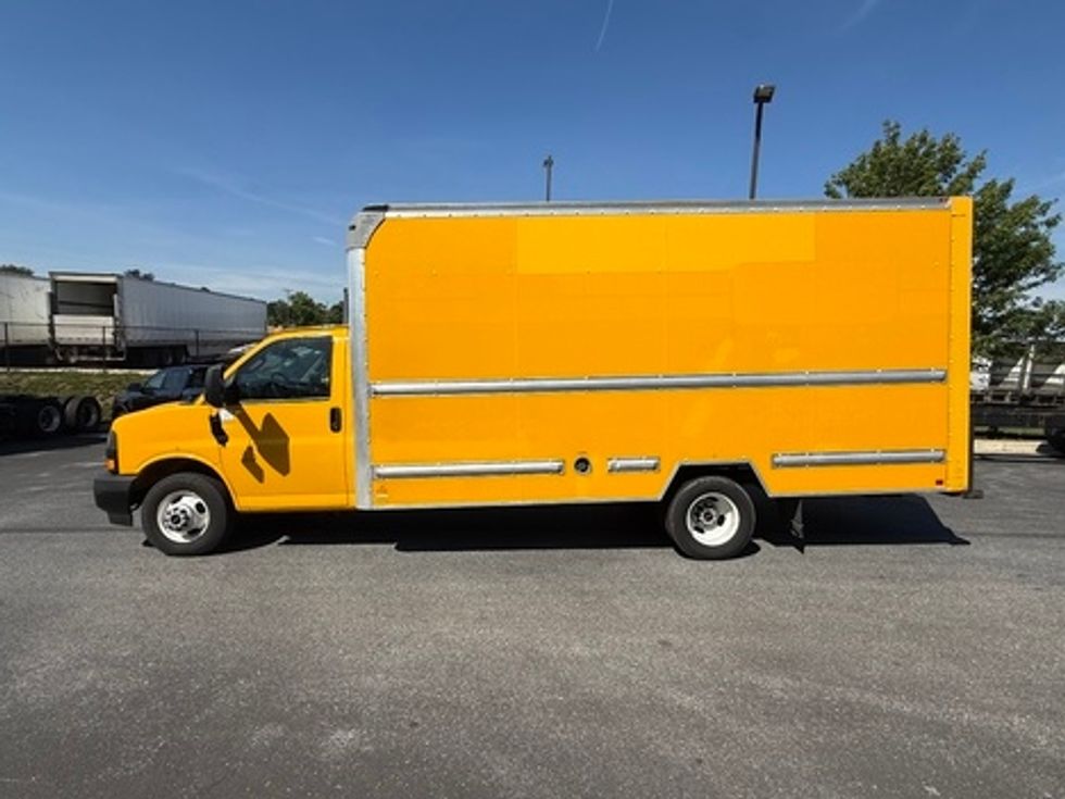 Light Duty Box Truck-Light and Medium Duty Trucks-GMC-2021-Savana G33903-Jessup-MD-97,186\n\t\tmiles-$ 26,000 - Image 4