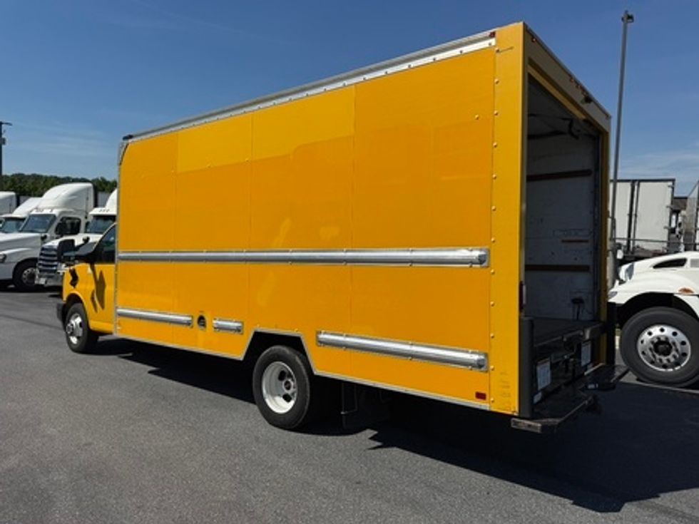 Light Duty Box Truck-Light and Medium Duty Trucks-GMC-2021-Savana G33903-Jessup-MD-97,186\n\t\tmiles-$ 26,000 - Image 5