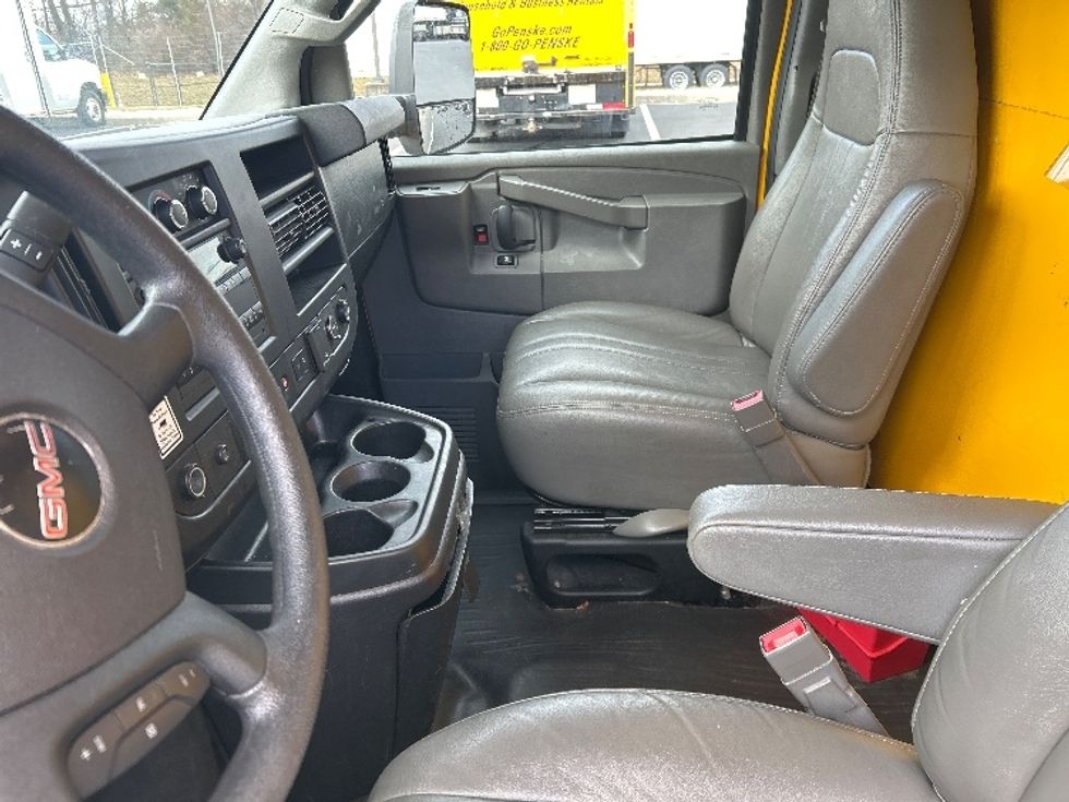 Light Duty Box Truck-Light and Medium Duty Trucks-GMC-2021-Savana G33903-Jessup-MD-98,187\n\t\tmiles-$ 26,000 - Image 18