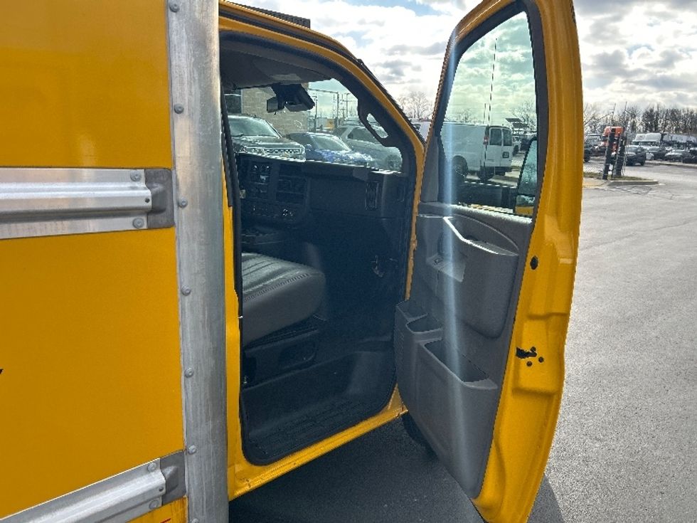 Light Duty Box Truck-Light and Medium Duty Trucks-GMC-2021-Savana G33903-Jessup-MD-98,187\n\t\tmiles-$ 26,000 - Image 19