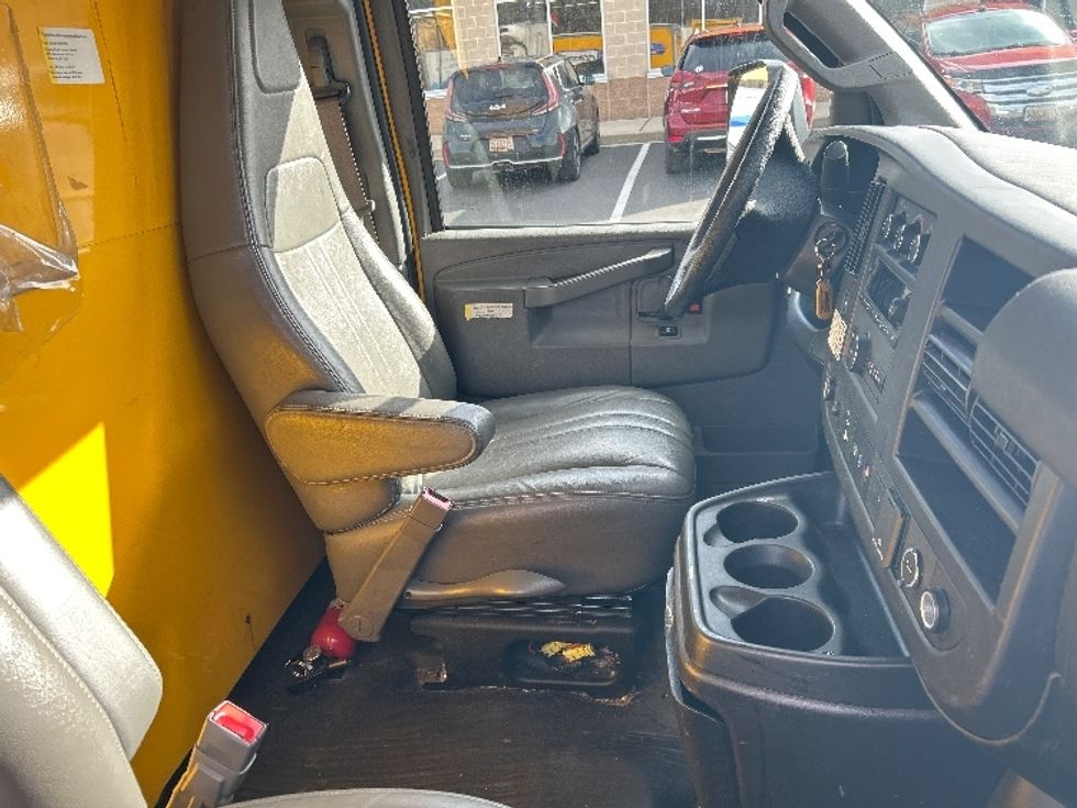 Light Duty Box Truck-Light and Medium Duty Trucks-GMC-2021-Savana G33903-Jessup-MD-98,187\n\t\tmiles-$ 26,000 - Image 21