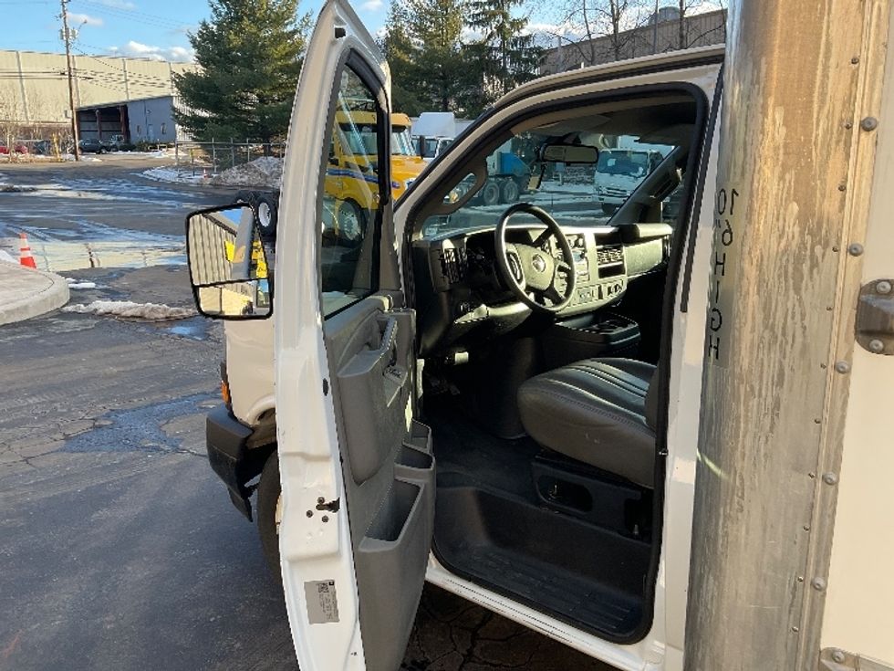 Light Duty Box Truck-Light and Medium Duty Trucks-GMC-2021-Savana G33903-Jessup-PA-88,051\n\t\tmiles-$ 29,750 - Image 16