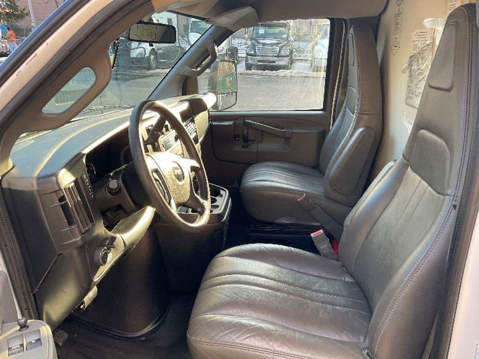 Light Duty Box Truck-Light and Medium Duty Trucks-GMC-2021-Savana G33903-Jessup-PA-88,051\n\t\tmiles-$ 29,750 - Image 19