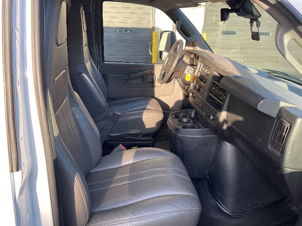 Light Duty Box Truck-Light and Medium Duty Trucks-GMC-2021-Savana G33903-Jessup-PA-88,051\n\t\tmiles-$ 29,750 - Image 27