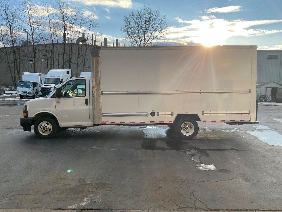 Light Duty Box Truck-Light and Medium Duty Trucks-GMC-2021-Savana G33903-Jessup-PA-88,051\n\t\tmiles-$ 29,750 - Image 4
