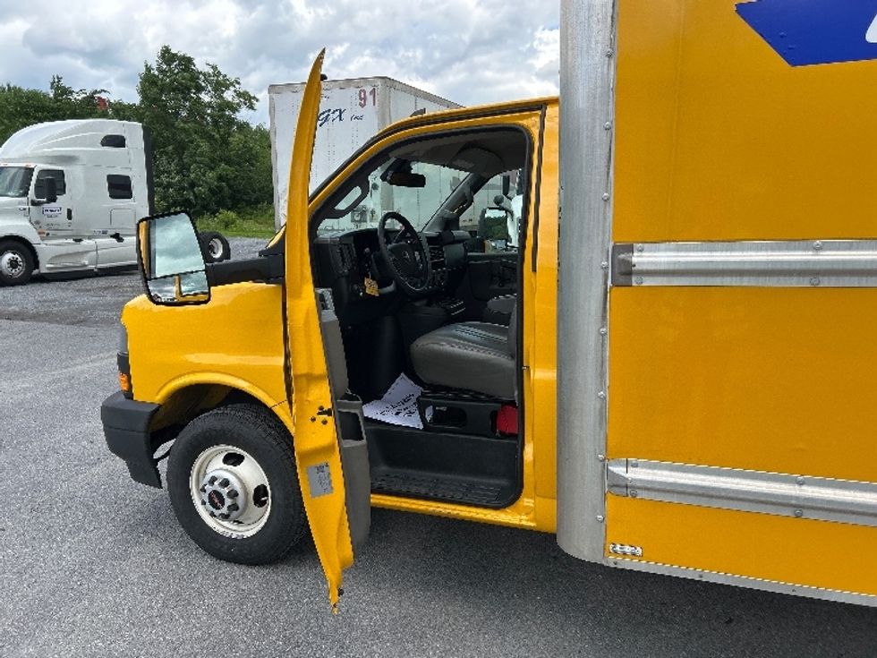 Light Duty Box Truck-Light and Medium Duty Trucks-GMC-2021-Savana G33903-Johnstown-PA-75,185\n\t\tmiles-$ 27,000 - Image 16