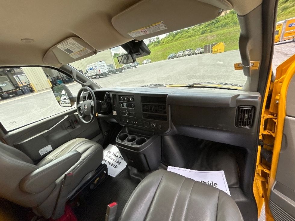 Light Duty Box Truck-Light and Medium Duty Trucks-GMC-2021-Savana G33903-Johnstown-PA-75,185\n\t\tmiles-$ 27,000 - Image 21