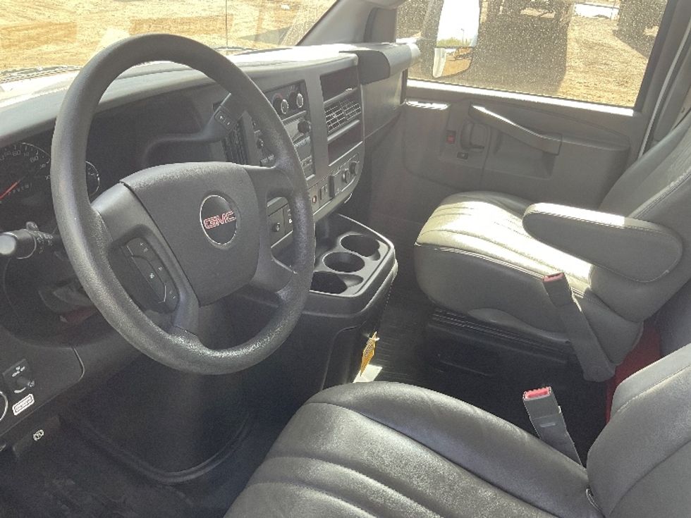 Light Duty Box Truck-Light and Medium Duty Trucks-GMC-2021-Savana G33903-Jurupa Valley-CA-88,037\n\t\tmiles-$ 32,250 - Image 16