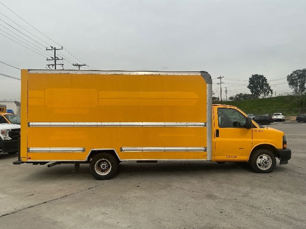 Light Duty Box Truck-Light and Medium Duty Trucks-GMC-2021-Savana G33903-Jurupa Valley-CA-88,539\n\t\tmiles-$ 29,000 - Image 15