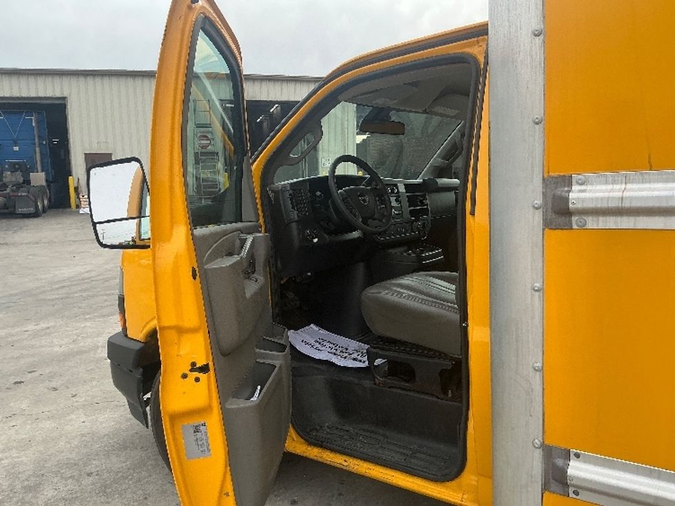 Light Duty Box Truck-Light and Medium Duty Trucks-GMC-2021-Savana G33903-Jurupa Valley-CA-88,539\n\t\tmiles-$ 29,000 - Image 16