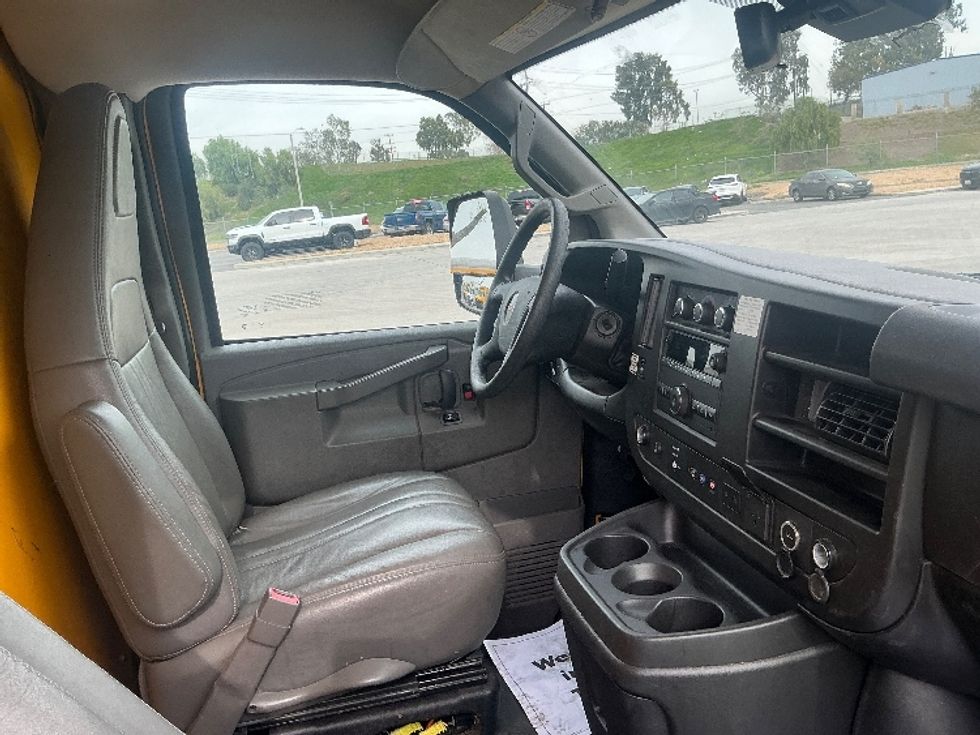 Light Duty Box Truck-Light and Medium Duty Trucks-GMC-2021-Savana G33903-Jurupa Valley-CA-88,539\n\t\tmiles-$ 29,000 - Image 22