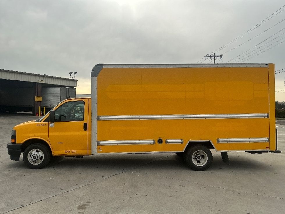 Light Duty Box Truck-Light and Medium Duty Trucks-GMC-2021-Savana G33903-Jurupa Valley-CA-88,539\n\t\tmiles-$ 29,000 - Image 4