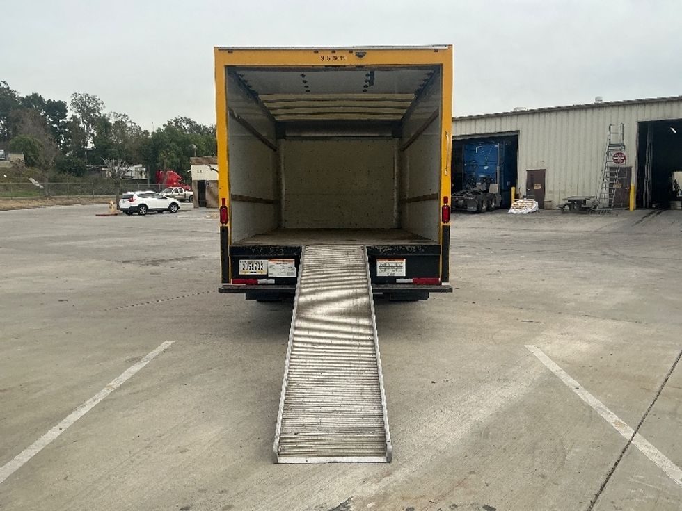 Light Duty Box Truck-Light and Medium Duty Trucks-GMC-2021-Savana G33903-Jurupa Valley-CA-88,539\n\t\tmiles-$ 29,000 - Image 9