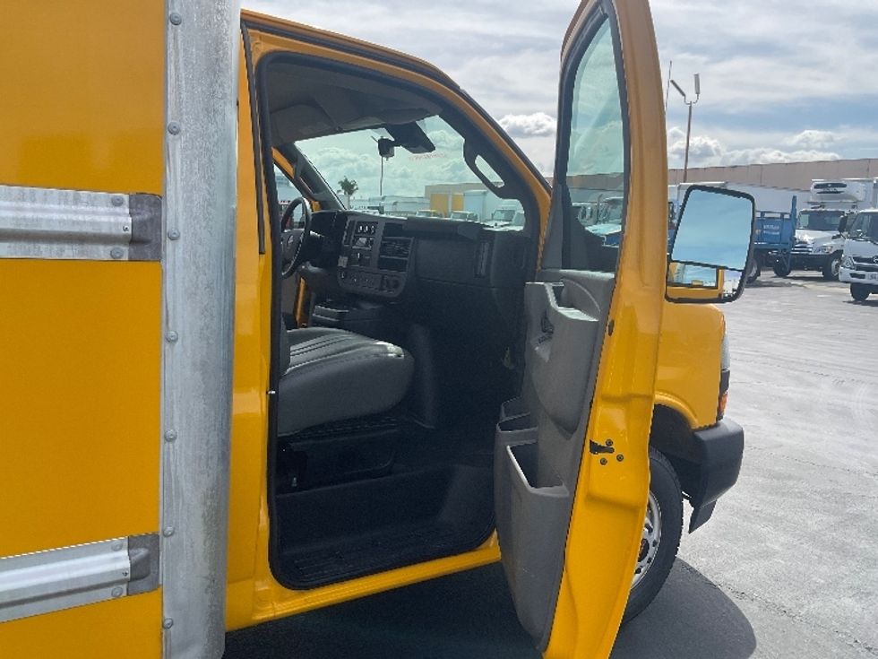 Light Duty Box Truck-Light and Medium Duty Trucks-GMC-2021-Savana G33903-Jurupa Valley-CA-91,322\n\t\tmiles-$ 28,750 - Image 20