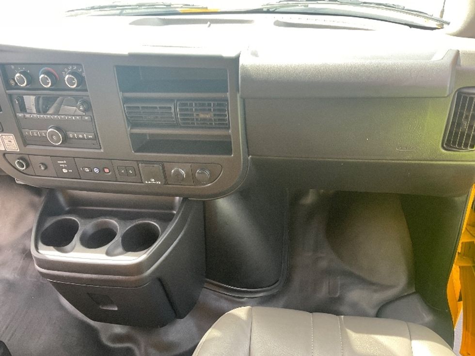 Light Duty Box Truck-Light and Medium Duty Trucks-GMC-2021-Savana G33903-Jurupa Valley-CA-91,322\n\t\tmiles-$ 28,750 - Image 21