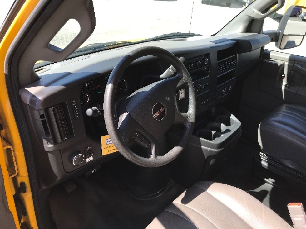 Light Duty Box Truck-Light and Medium Duty Trucks-GMC-2021-Savana G33903-Jurupa Valley-CA-92,692\n\t\tmiles-$ 26,250 - Image 17