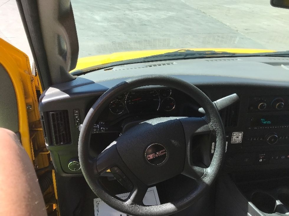 Light Duty Box Truck-Light and Medium Duty Trucks-GMC-2021-Savana G33903-Jurupa Valley-CA-92,692\n\t\tmiles-$ 26,250 - Image 18