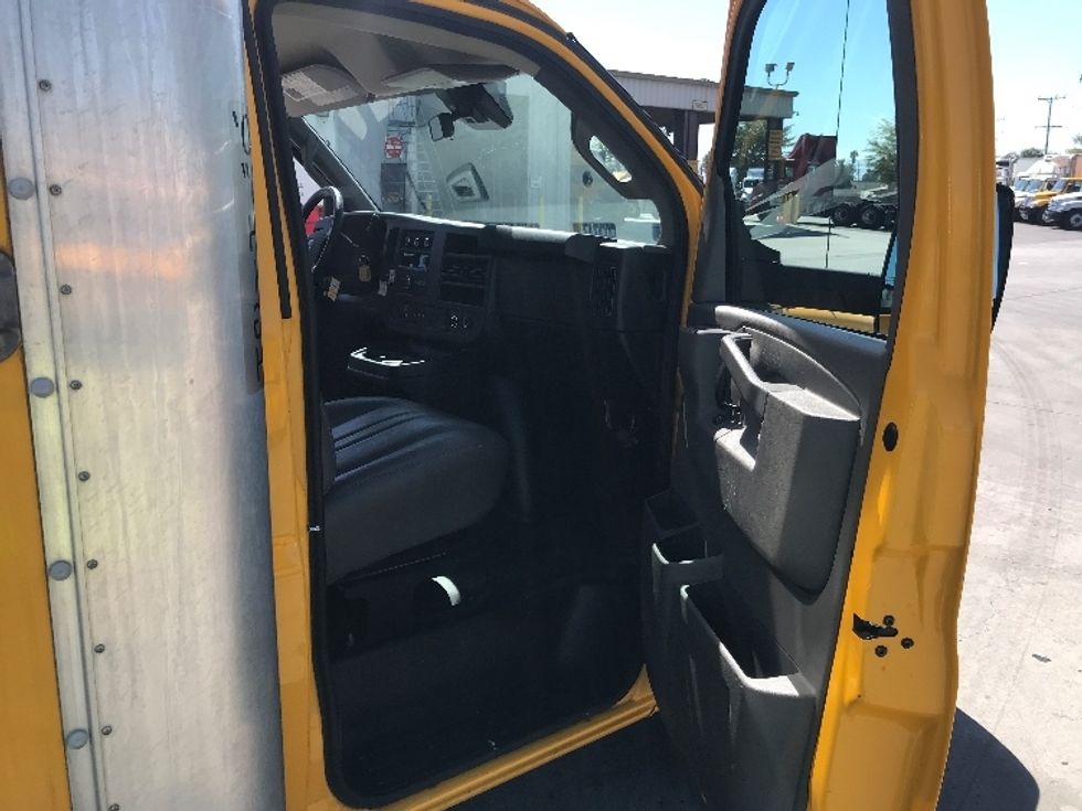 Light Duty Box Truck-Light and Medium Duty Trucks-GMC-2021-Savana G33903-Jurupa Valley-CA-92,692\n\t\tmiles-$ 26,250 - Image 20
