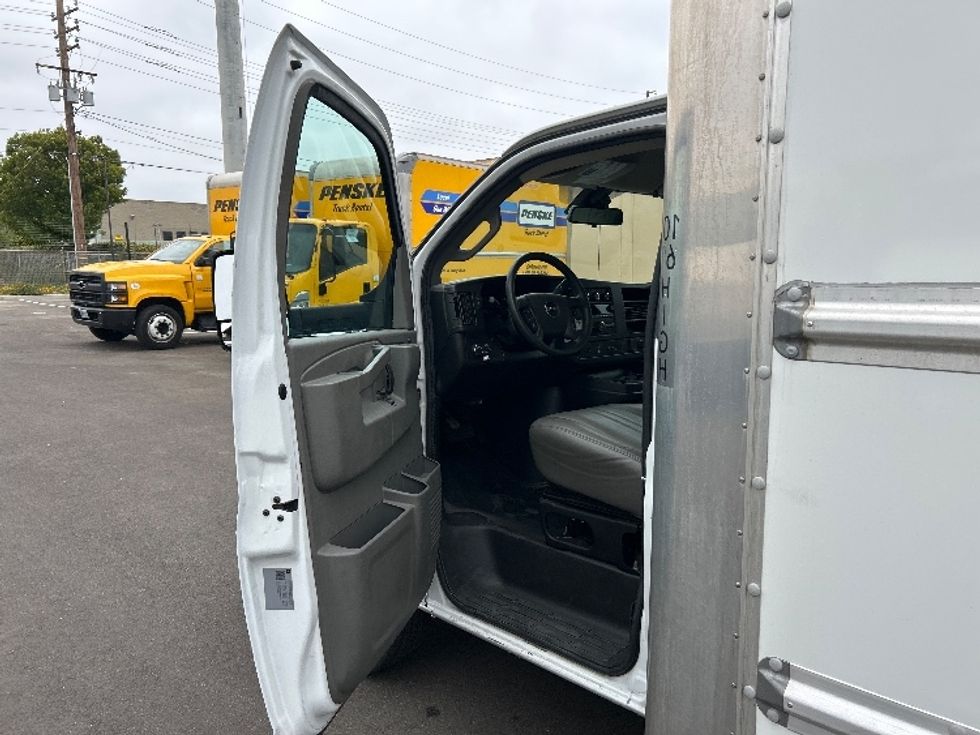 Light Duty Box Truck-Light and Medium Duty Trucks-GMC-2021-Savana G33903-Jurupa Valley-CA-94,306\n\t\tmiles-$ 32,000 - Image 15