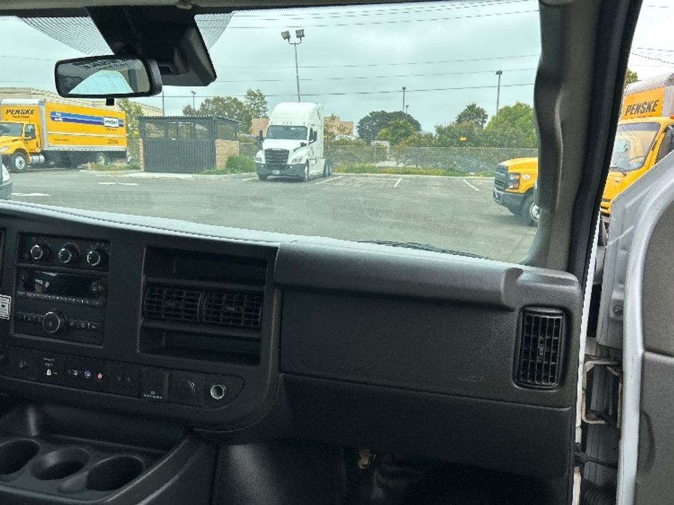 Light Duty Box Truck-Light and Medium Duty Trucks-GMC-2021-Savana G33903-Jurupa Valley-CA-94,306\n\t\tmiles-$ 32,000 - Image 19