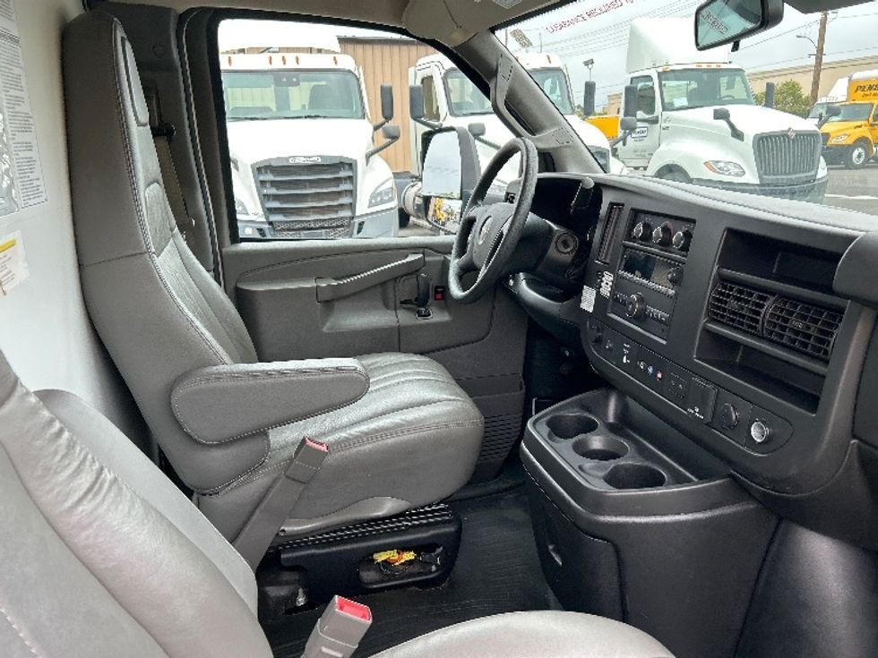 Light Duty Box Truck-Light and Medium Duty Trucks-GMC-2021-Savana G33903-Jurupa Valley-CA-94,306\n\t\tmiles-$ 32,000 - Image 20